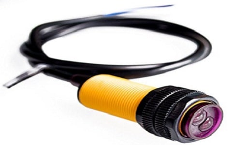 Sensore Infrarossi E18-D80NK - Rilevatore Ostacoli Regolabile 3-80 Cm Per Arduino E Robotica